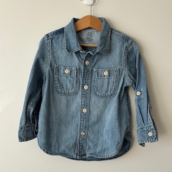 GAP Blue Button Down Shirt Classic Denim Style - Picture 1 of 3